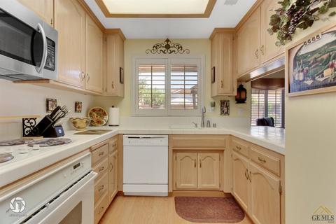 9012 Winlock St, Bakersfield, CA 93312 photo 17