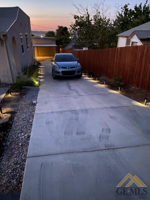 718 B St, Taft, CA 93268 photo 2