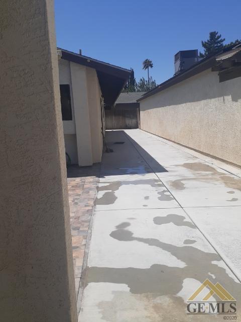 3705 Mccourry St, Bakersfield, CA 93304 photo 2