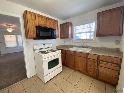 320 E St, Taft, CA 93268 photo 11