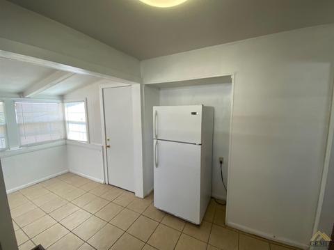 320 E St, Taft, CA 93268 photo 12