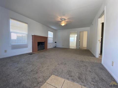 320 E St, Taft, CA 93268 photo 2