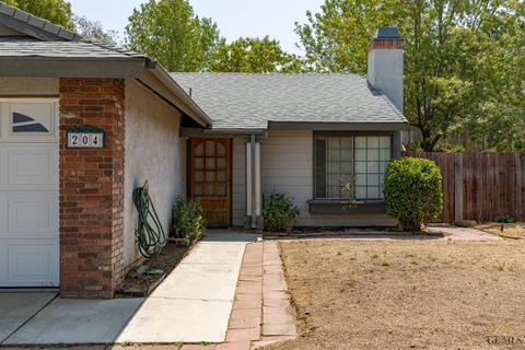 204 Chestnut Ct, Tehachapi, CA 93561 photo 2