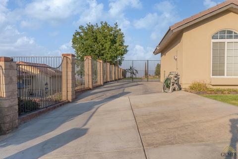 480 Terrace Dr, Taft, CA 93268 photo 3