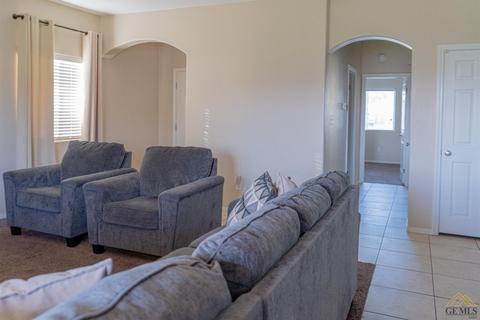 205 E Thunder Gulch Dr, Bakersfield, CA 93307 photo 4
