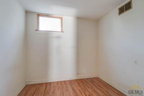 702 E St, Taft, CA 93268 photo 28