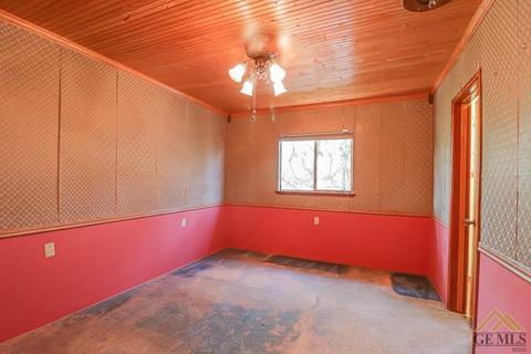 702 E St, Taft, CA 93268 photo 21