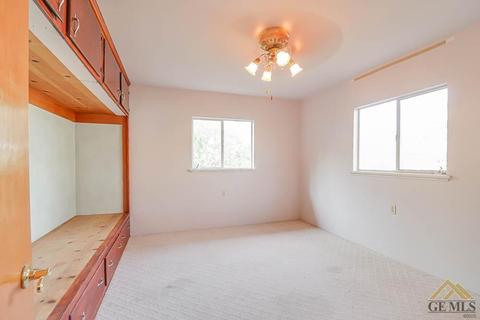 702 E St, Taft, CA 93268 photo 15