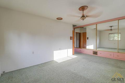 702 E St, Taft, CA 93268 photo 19