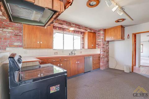 702 E St, Taft, CA 93268 photo 12
