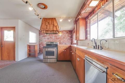 702 E St, Taft, CA 93268 photo 11