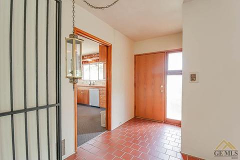 702 E St, Taft, CA 93268 photo 9