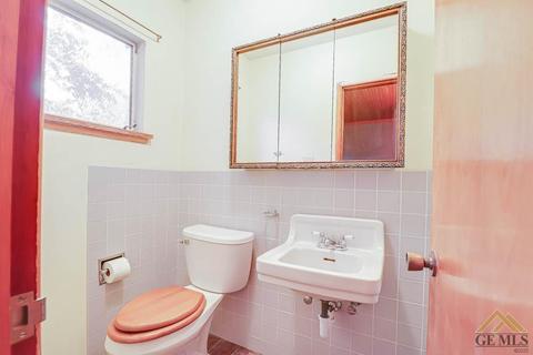 702 E St, Taft, CA 93268 photo 22