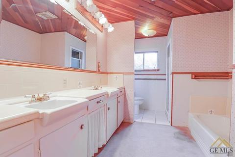 702 E St, Taft, CA 93268 photo 16