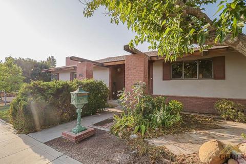 702 E St, Taft, CA 93268 photo 2