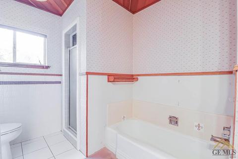 702 E St, Taft, CA 93268 photo 17