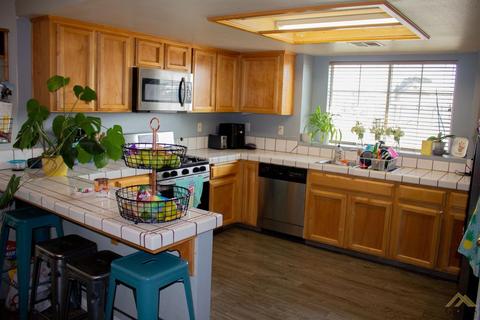 691 Becker Ave, Shafter, CA 93263 photo 8