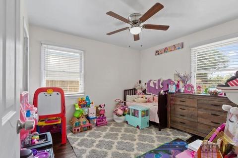 323 Walnut St, Shafter, CA 93263 photo 12