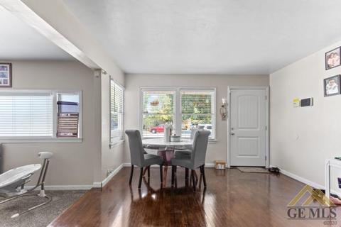323 Walnut St, Shafter, CA 93263 photo 7