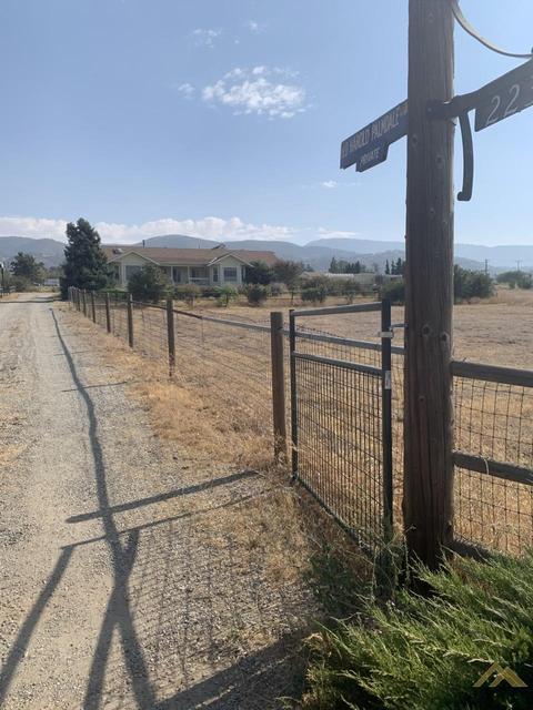 22390 Saddleback Rd, Tehachapi, CA 93561 photo 3