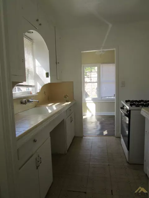 326 B St, Taft, CA 93268 photo 9