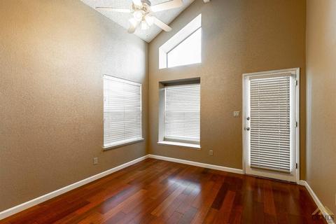 8512 Eakins Dr, Bakersfield, CA 93311 photo 6