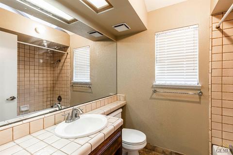 8512 Eakins Dr, Bakersfield, CA 93311 photo 18