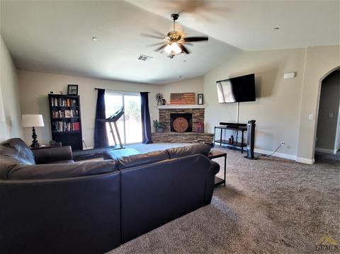 27441 Hialeah Dr, Tehachapi, CA 93561 photo 4