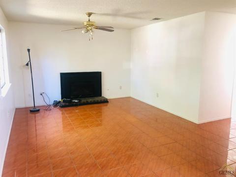 2134 5th Pl, Delano, CA 93215 photo 2