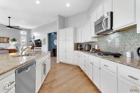 14817 Checkerbloom Dr, Bakersfield, CA 93314 photo 16