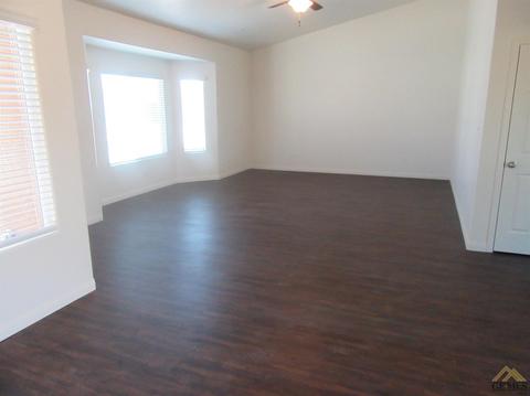 479 Corte Perez, Delano, CA 93215 photo 2