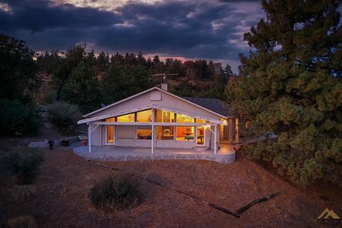 25401 Paramount Dr, Tehachapi, CA 93561 photo 2