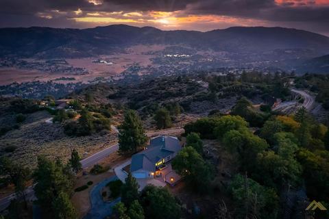 25401 Paramount Dr, Tehachapi, CA 93561 photo 1
