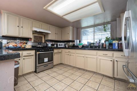 2104 Freeman Dr, Arvin, CA 93203 photo 7