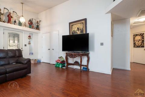 2104 Freeman Dr, Arvin, CA 93203 photo 5