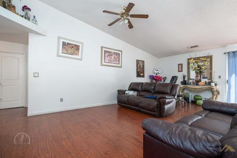 2104 Freeman Dr, Arvin, CA 93203 photo 4