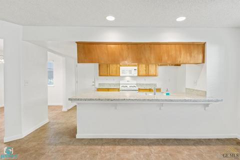 631 Lopez Ave, Shafter, CA 93263 photo 9