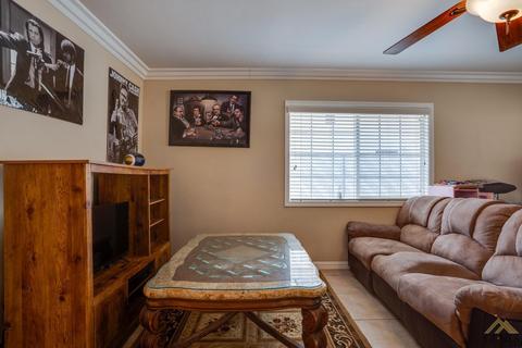 916 Devore Ave, Bakersfield, CA 93308 photo 8