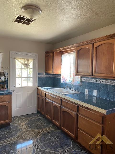 1716 Wilson, Bakersfield, CA 93304 photo 2
