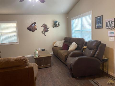 135 Wood St, Taft, CA 93268 photo 8