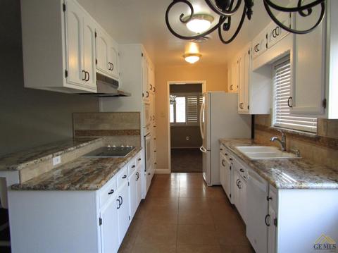 908 3rd St, Taft, CA 93268 photo 8