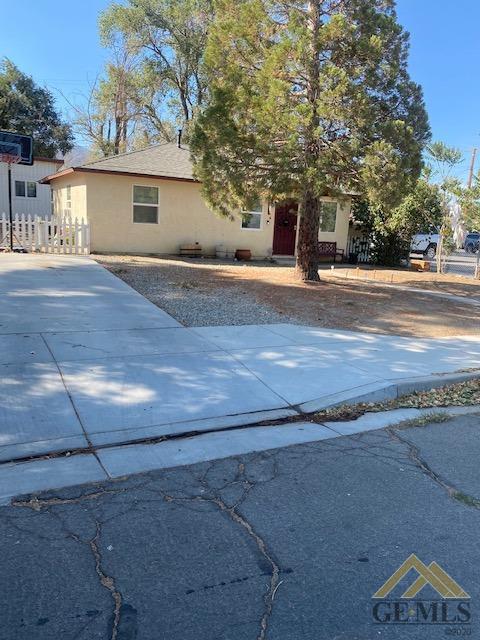 310 W C St, Tehachapi, CA 93561 photo 1