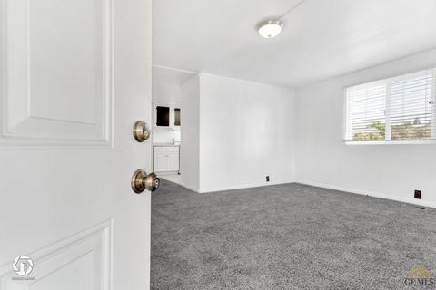 31 Tee Ln, Bakersfield, CA 93308 photo 4
