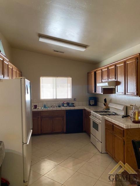 9804 Buzz, Lamont, CA 93241 photo 2