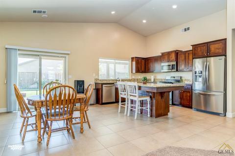 9443 Red Pine Dr, Shafter, CA 93263 photo 16