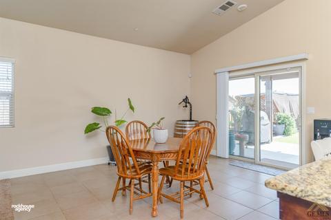 9443 Red Pine Dr, Shafter, CA 93263 photo 22