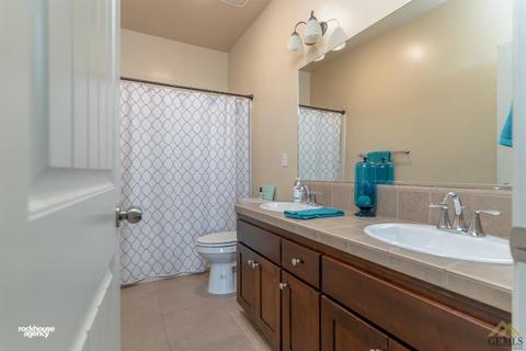 9443 Red Pine Dr, Shafter, CA 93263 photo 8