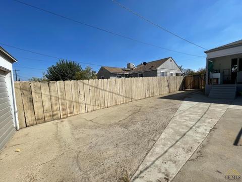 106 E Kern St, Taft, CA 93268 photo 9