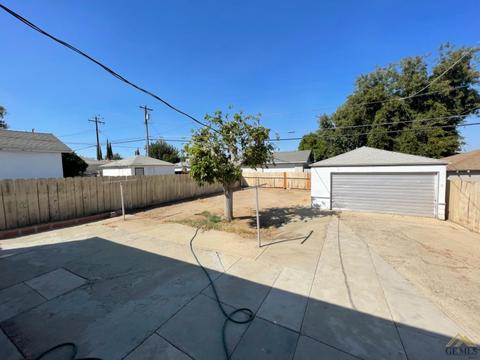 106 E Kern St, Taft, CA 93268 photo 8