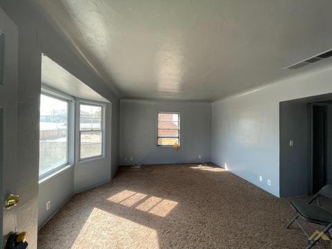 106 E Kern St, Taft, CA 93268 photo 3
